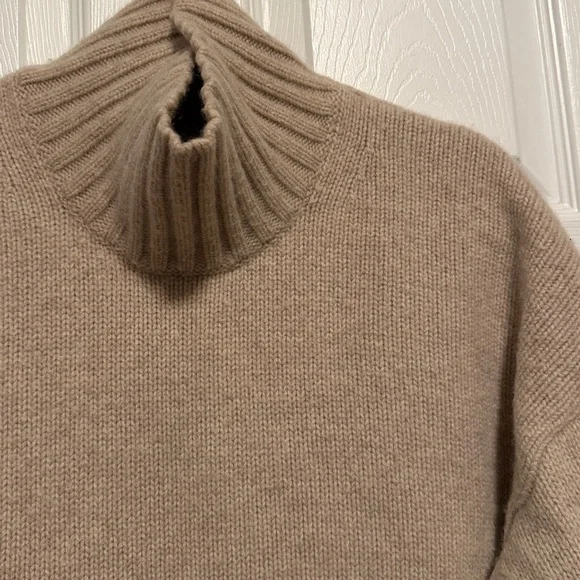 COS Chunky Pure Cashmere Turtleneck Sweater Beige Size Large - Picture 7 of 9